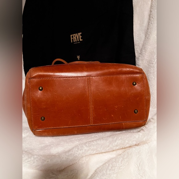 ⭐️ Make Me An Offer ⭐️ Frye Farrah Leather Handbag - Picture 4 of 10